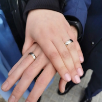 manos con anillos